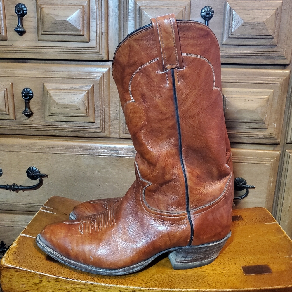 Mens Tony Lama Cowboy Boots - Size 11 Color Cognac Slip-on